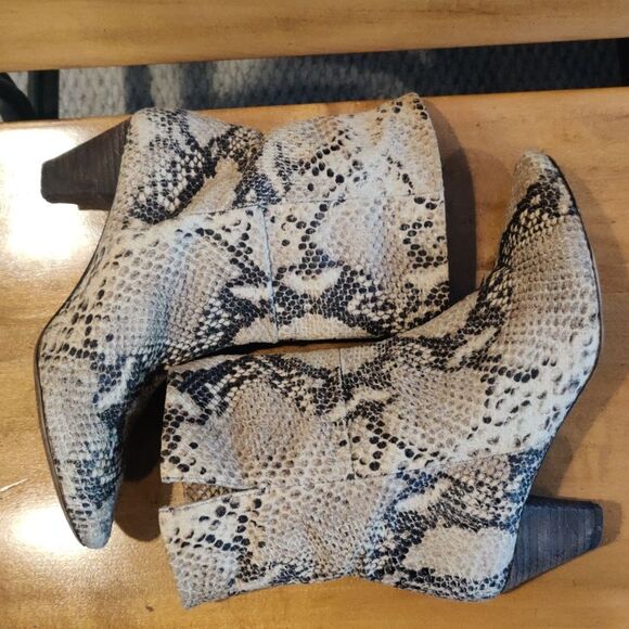 Free People Faux Snakeskin booties size 37eu/7us - Picture 6 of 11